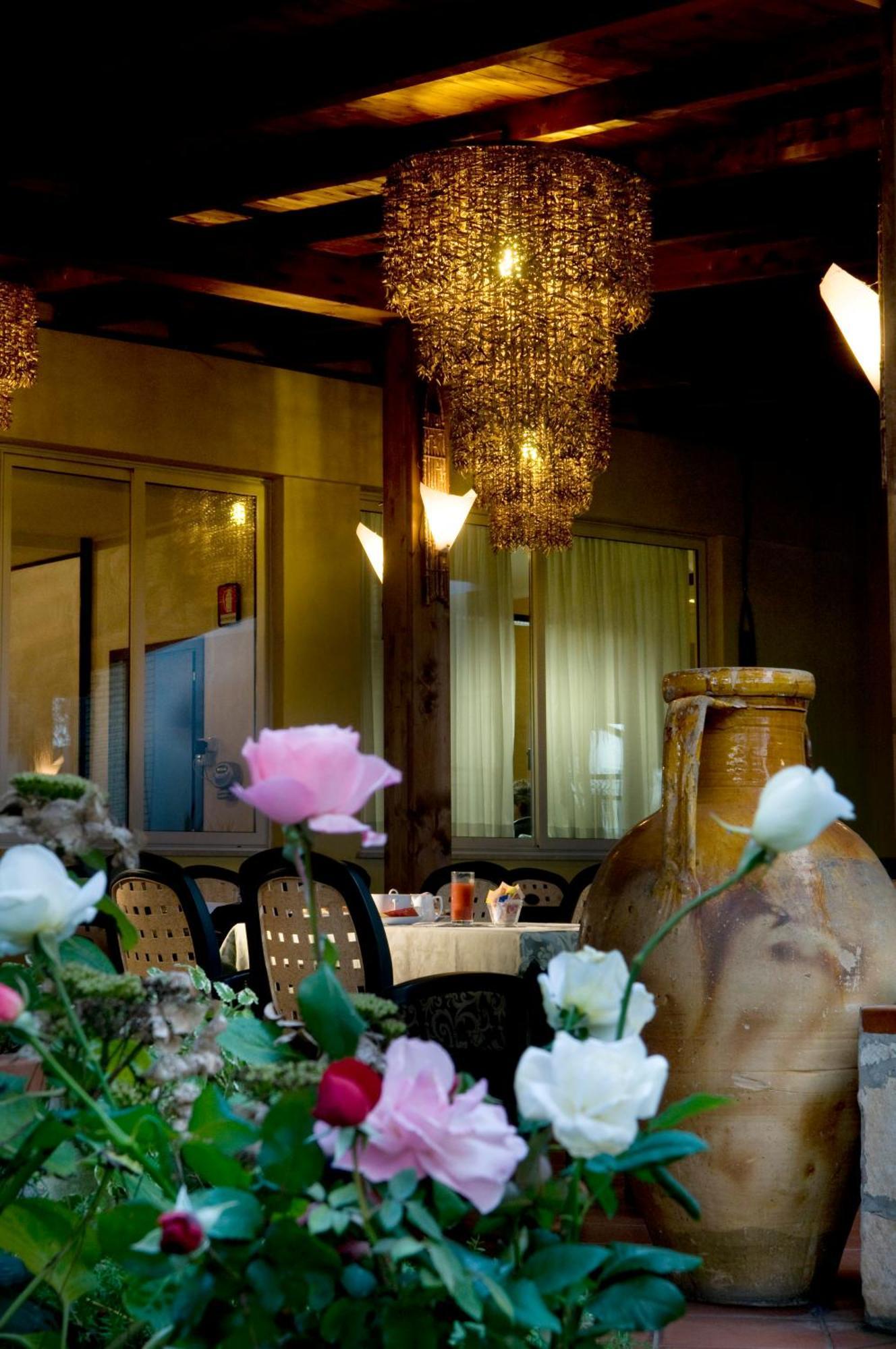 Park Hotel Latina Luaran gambar