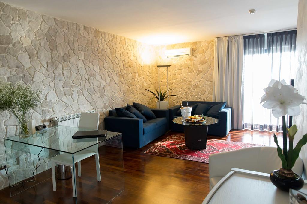 Park Hotel Latina Luaran gambar