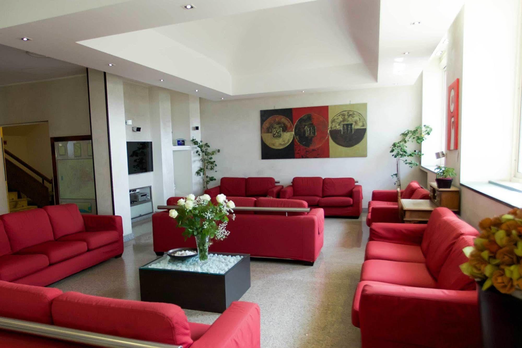 Park Hotel Latina Luaran gambar