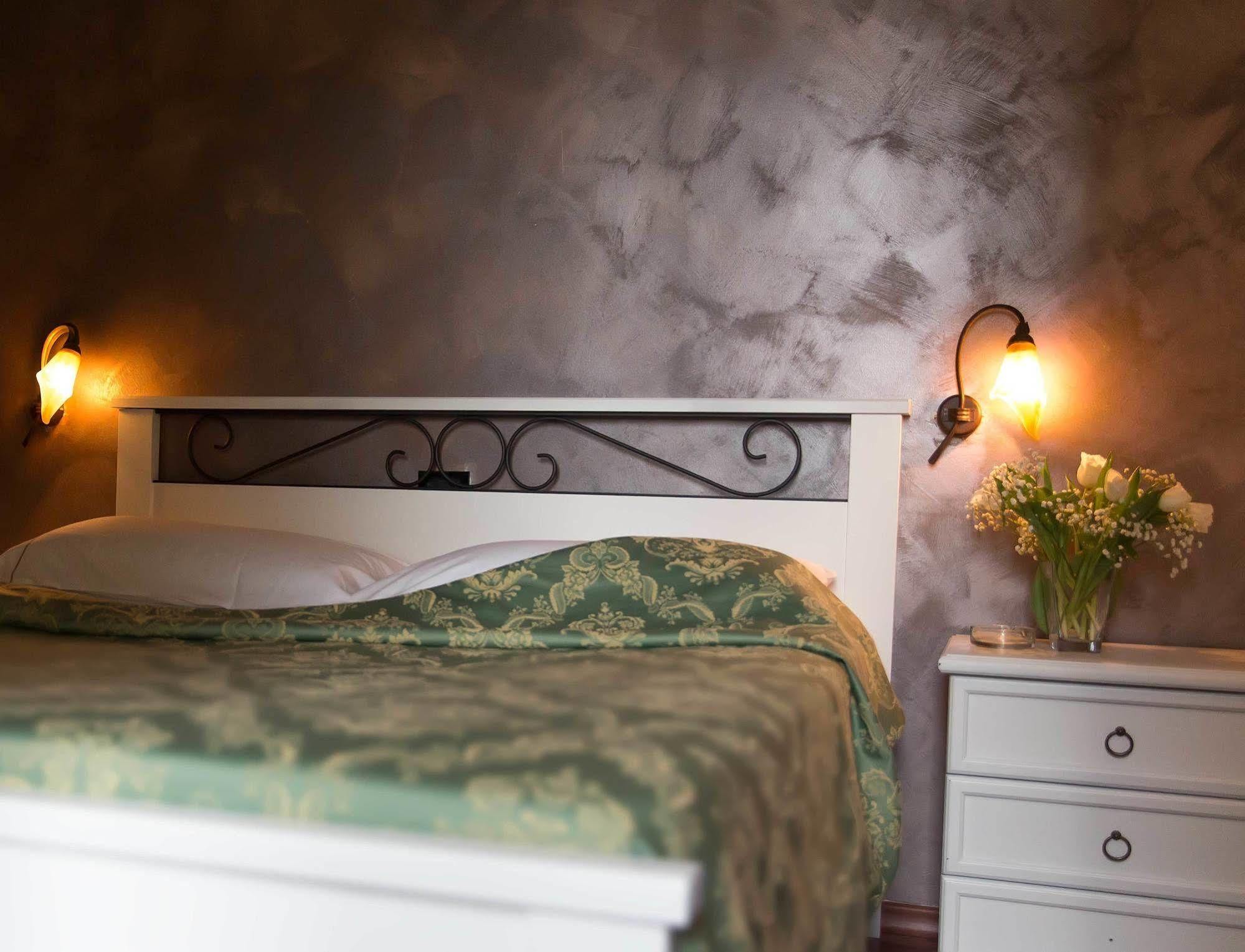 Park Hotel Latina Luaran gambar