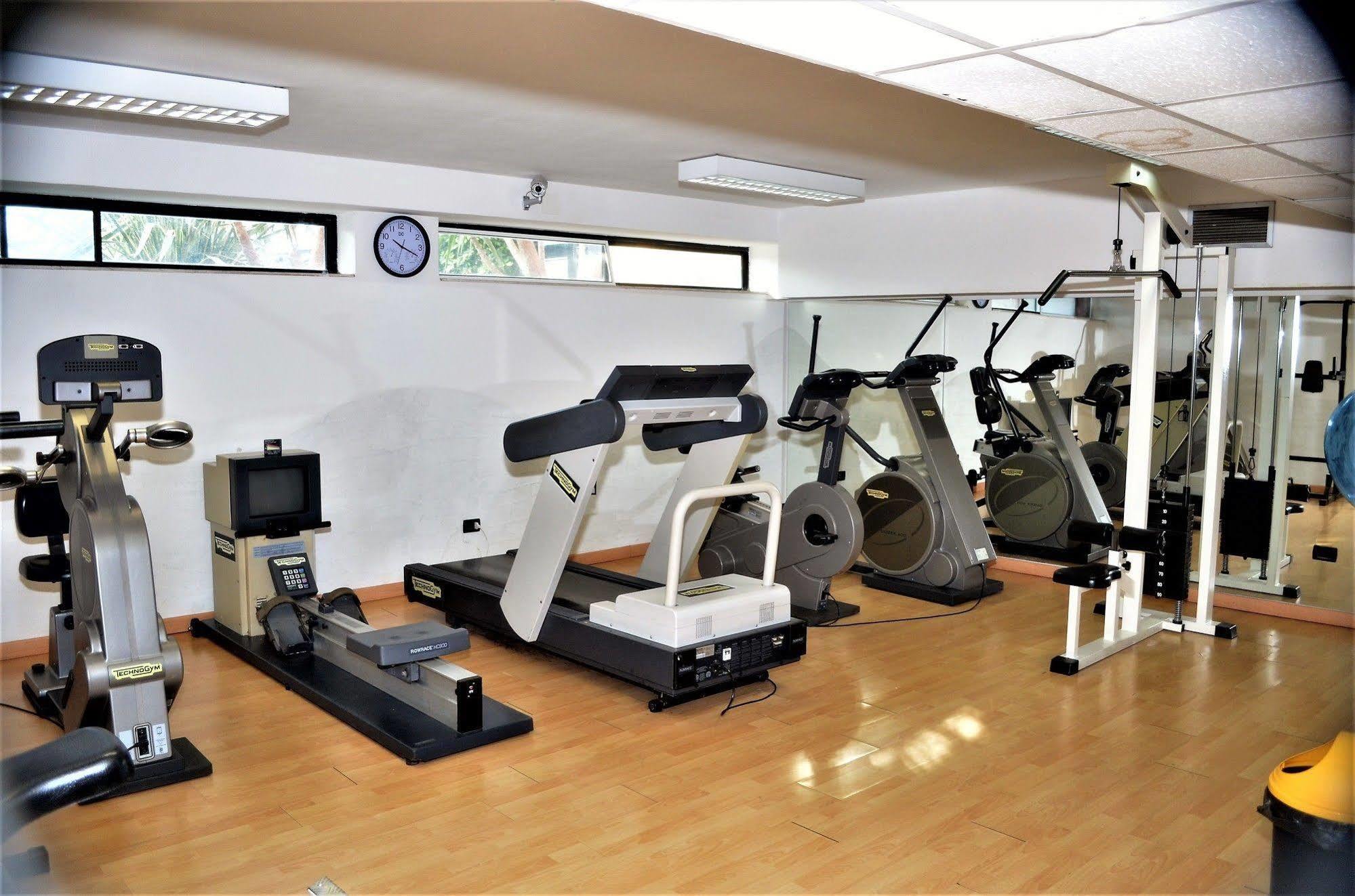 Park Hotel Latina Luaran gambar